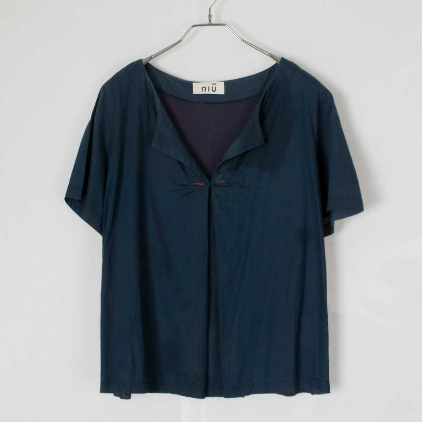 niu ( size : L , made in u.e. ) 1/2 blouse