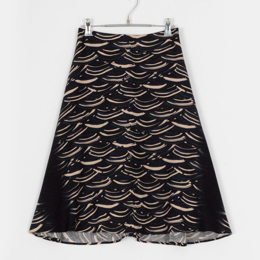 shilla ( size : M , made in japan ) wool skirt