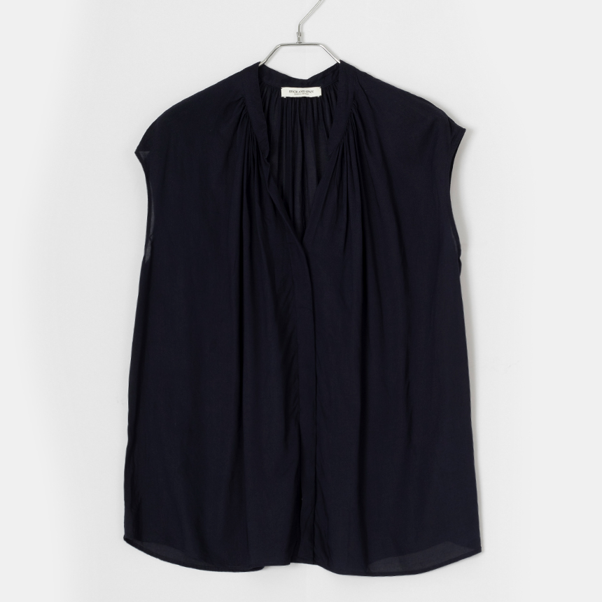 spick and span ( size : F , made in japan ) blouse