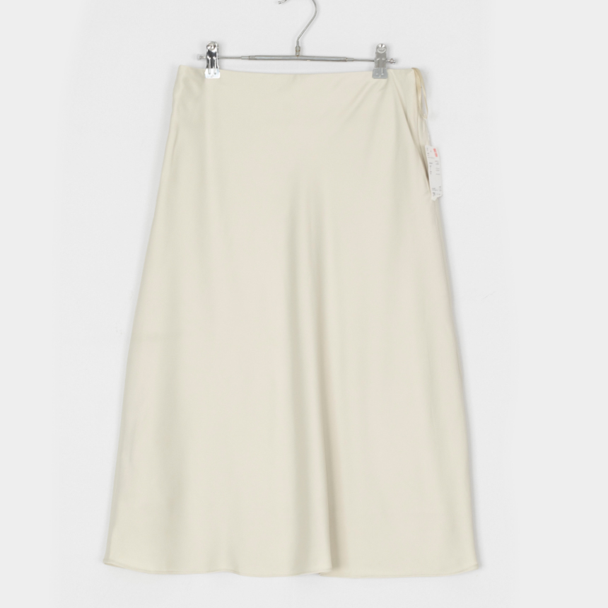 ( new ) uniqlo ( 권장 L - XL ) skirt