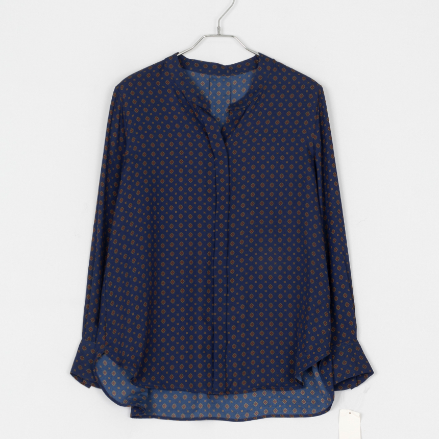 ( new ) onward ( size : M ) shirts blouse